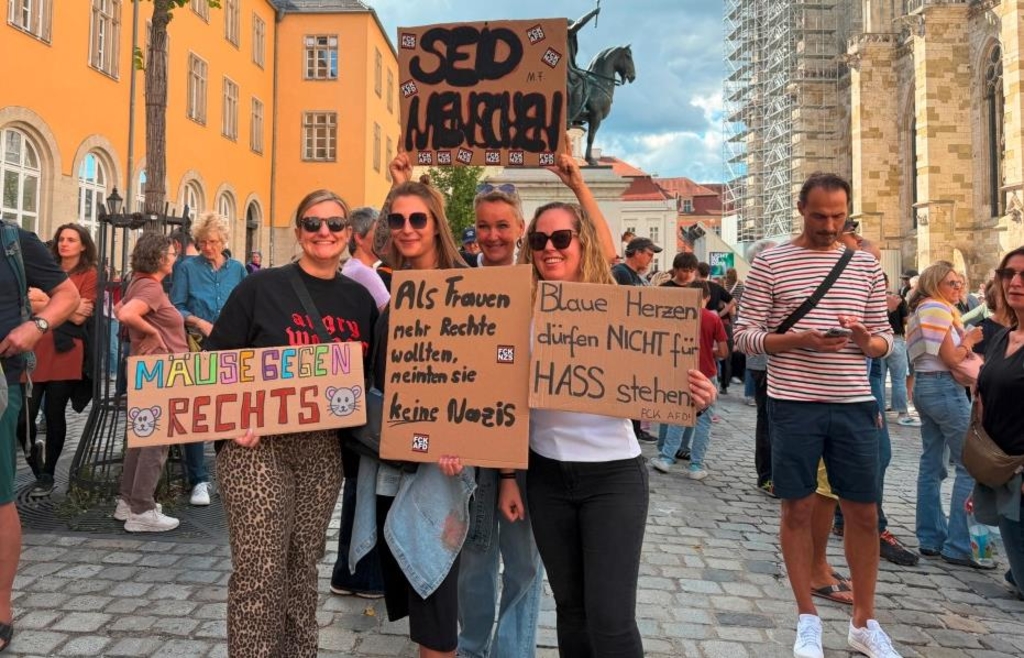 Regensburger zeigen bei Demo „klare Kante“ gegen Rechts – Wortgefechte mit AfD am Rande