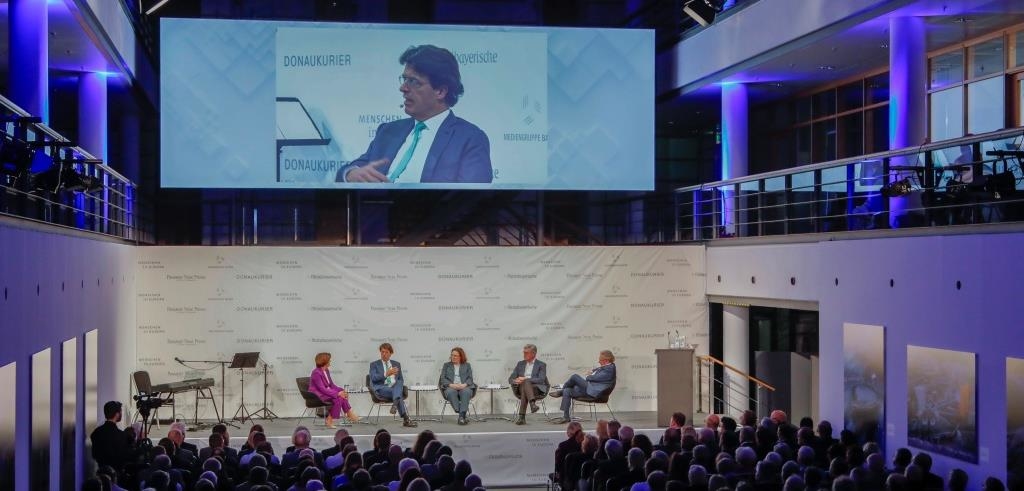 Die Wirtschaft zwischen Schwung und Stillstand: Podiumsdiskussion in ...