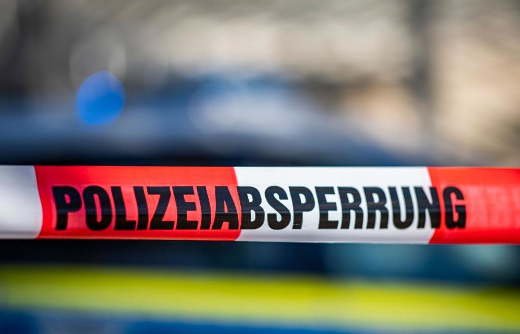 Suspected hazardous substance: Fire department cordons off pharmacy in ...