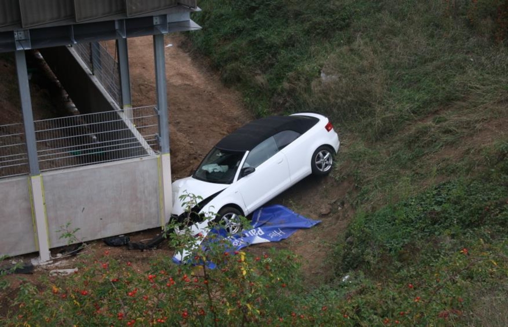 Parking garage crash: Car now towed away and Greenpeace criticizes the ...