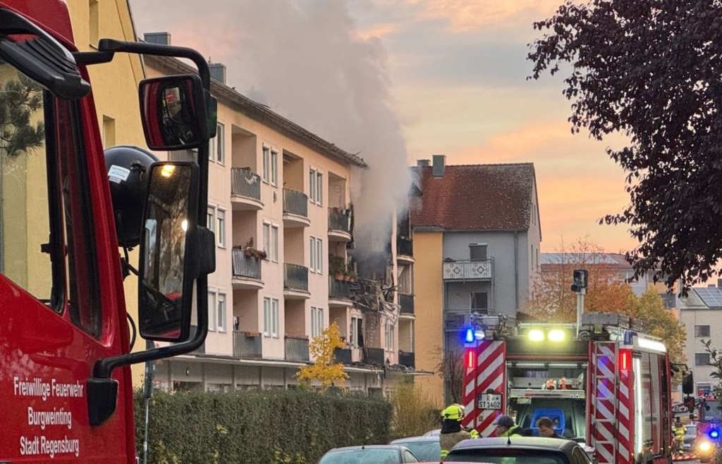 Regensburg apartment building in flames after explosion: Pictures show the ...