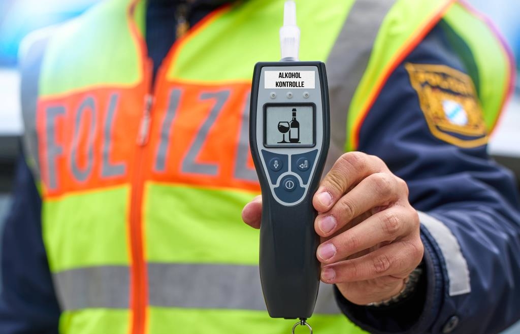 Betrunken die Kontrolle übers Auto verloren: Mann bretterte bei Nittenau auf Pferdekoppel