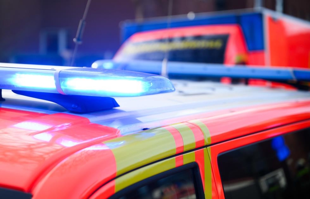 Zehn Meter durch die Luft geschleudert: 14-Jährige bei Moped-Unfall schwer ...