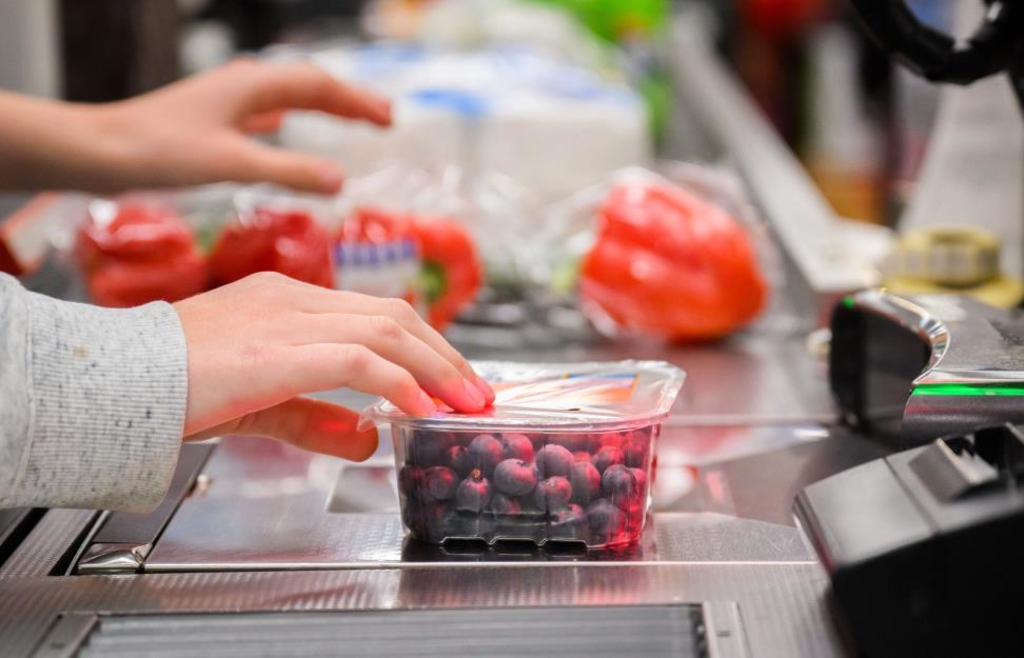Gehalts-Check beim Discounter: So viel verdienen Kassierer und Co ...