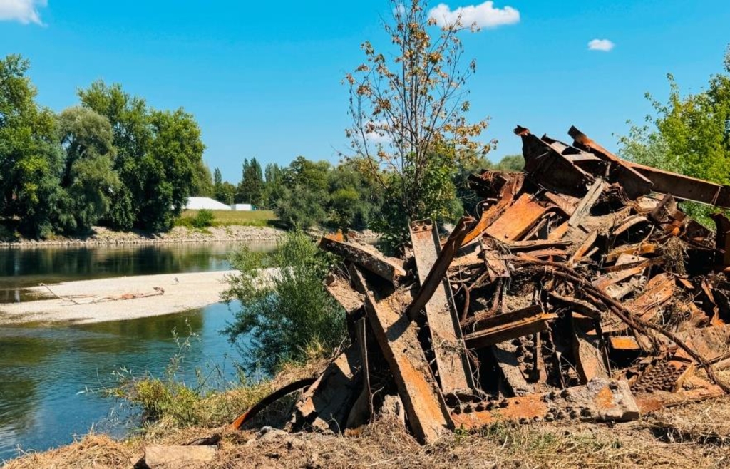 Flussmeisterei holte gesprengte Brücke von 1945 aus Donau
