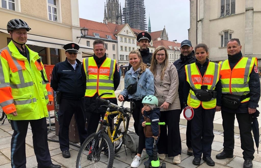 Falsche Richtung, rote Ampeln, Knopf im Ohr — diese Verstöße waren beim ...