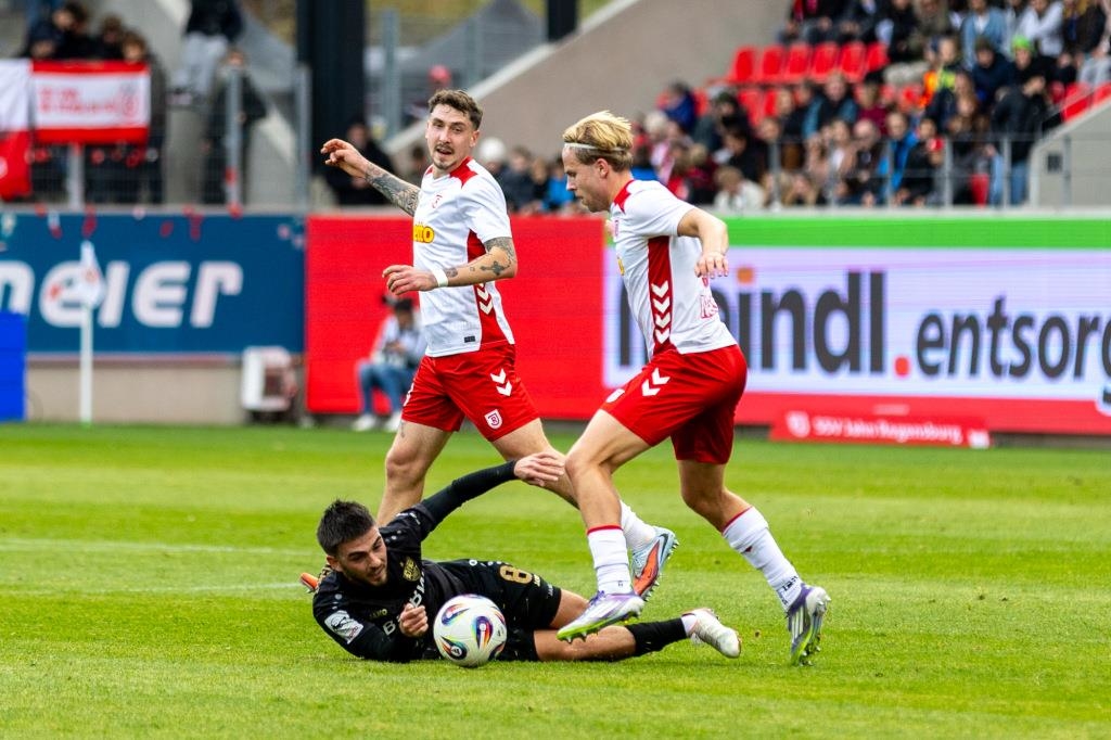 Aus 0:2 mach 3:2: SSV Jahn mit starker Aufholjagd gegen Stuttgart II