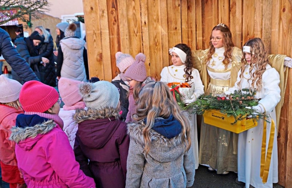 Viele Besucher: Ein himmlischer Christkindlmarkt in Rötz, auf dem ...