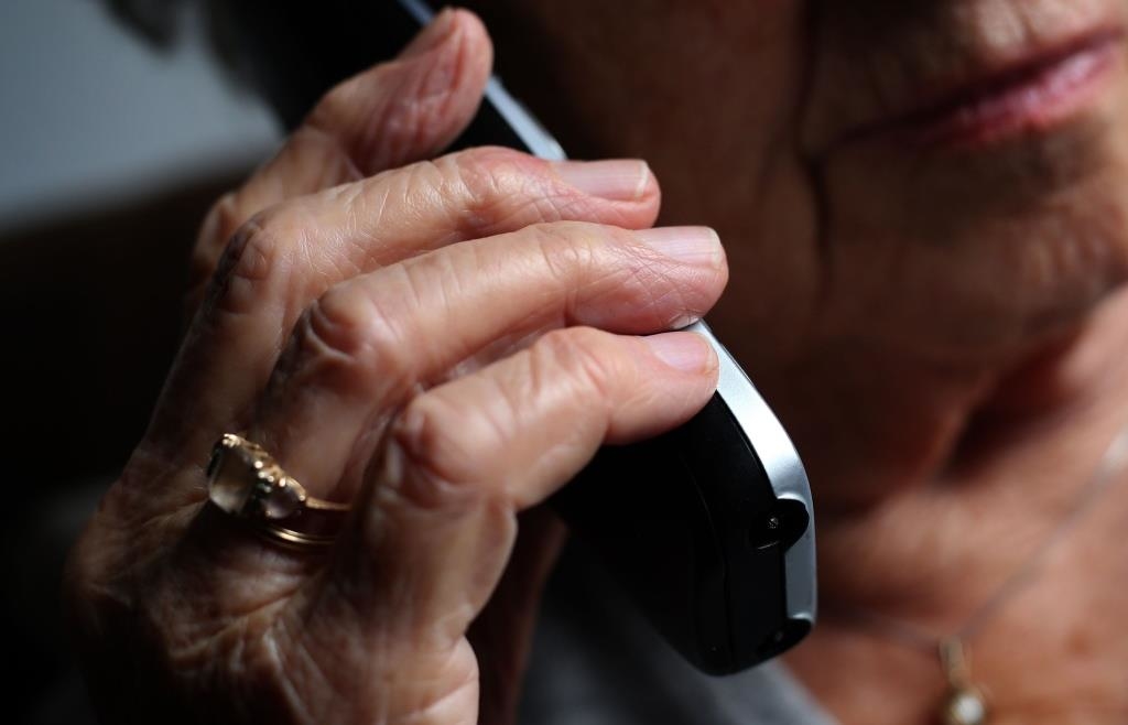 Shocking phone call with fatal consequences: Scammers swindle elderly ...
