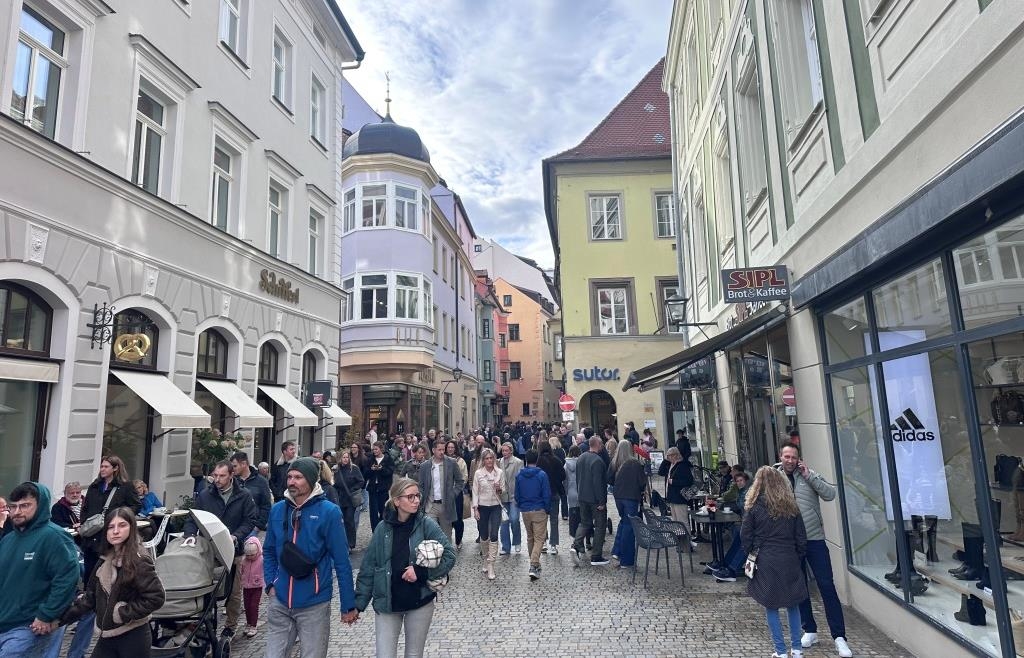 Run auf Geschäfte in der Altstadt von Regensburg: Wie Shopping-Sonntage ...