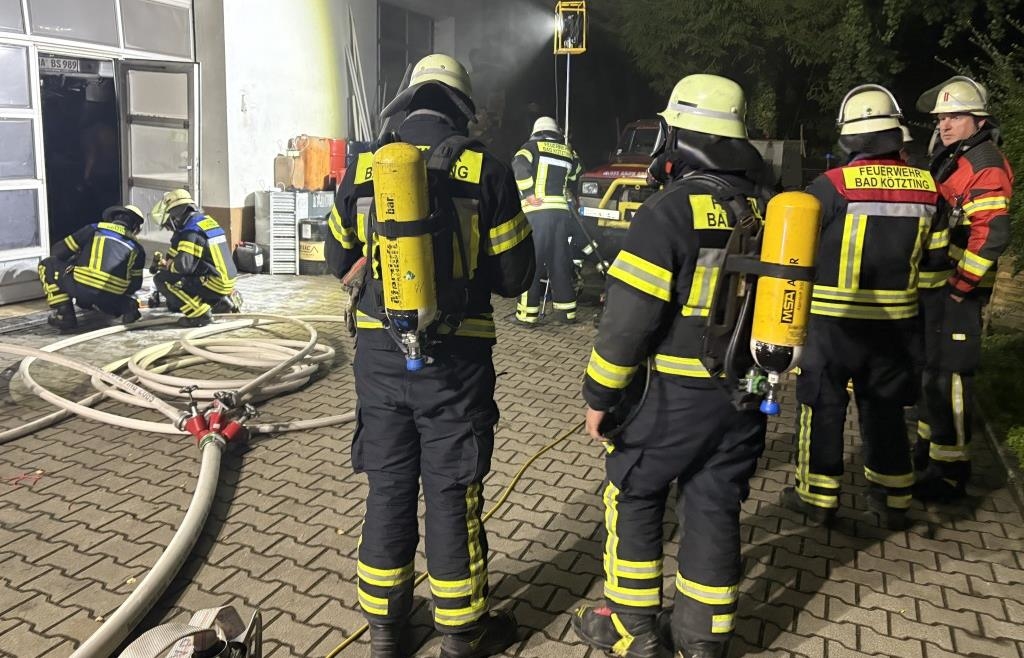 Garage brennt im Bad Kötztinger Ortsteil Haus: Vorher gab's einen lauten ...