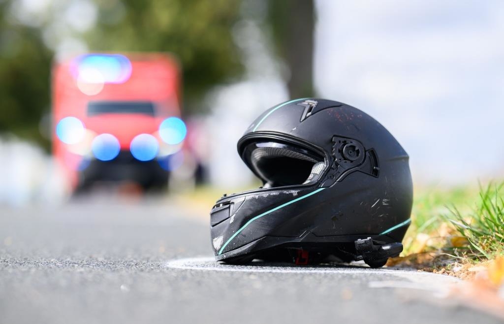 Motorradfahrer bei Unfall auf der B16 im Landkreis Kelheim schwer verletzt