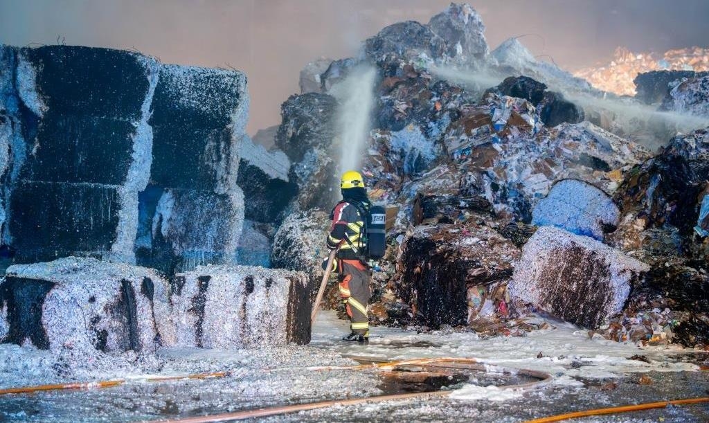 Lithium-Batterien als Auslöser für Großfeuer in Regensburg identifiziert