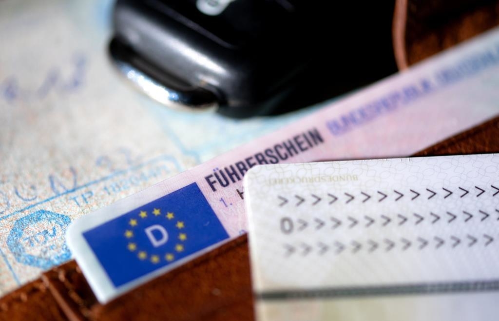 Driving licence remains expensive - | Transport Minister Schnieder advises ...