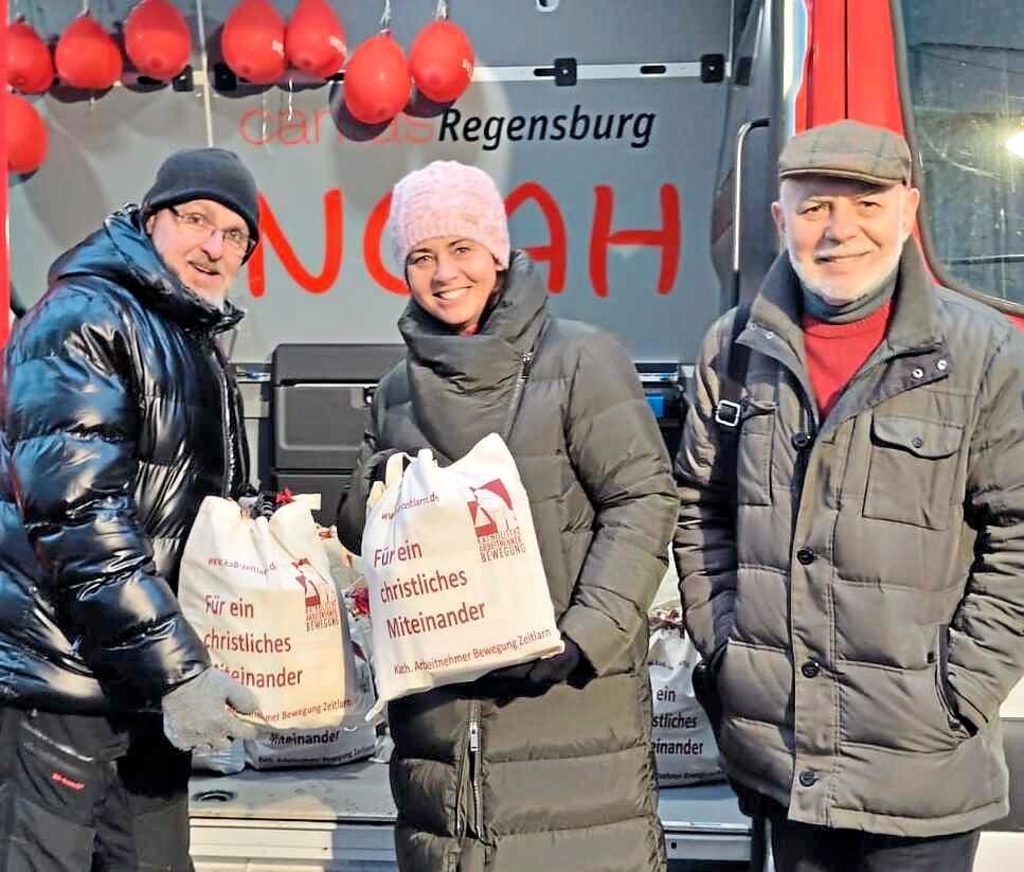 Gefüllte Taschen gespendet