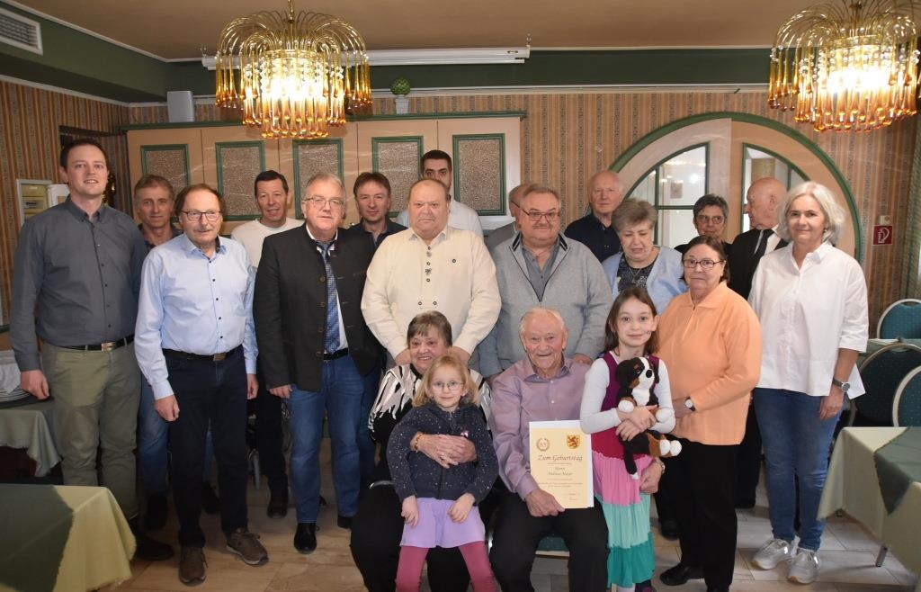 Andreas Mayer feiert mit seiner Familie den 85. Geburtstag