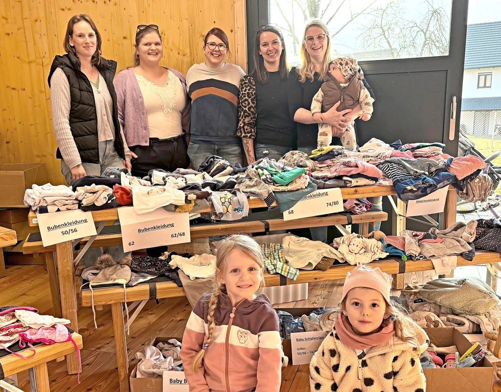 Anna Och Larson - Kindersachen Aus 2. Hand Flohmarkt für Kindersachen gut besucht
