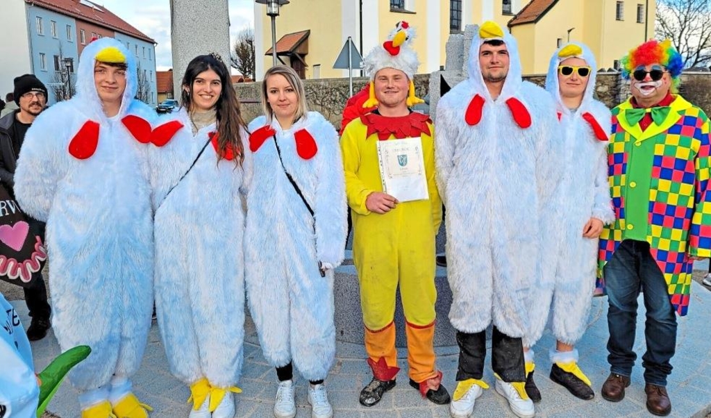 Rekordverdächtiger Gaudiwurm in Schorndorf: Lebkuchenherzen siegten bei ...