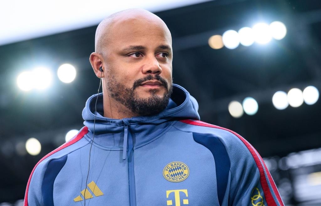 Nach Zusammenbruch: Bayern-Trainer Kompany bleibt in Klinik und fällt für ...