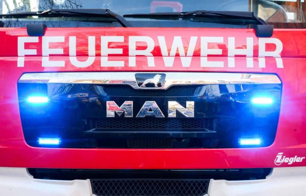 Plötzlich qualmte Hauswand in Regenstauf: Steckt ein Holzofen dahinter? 