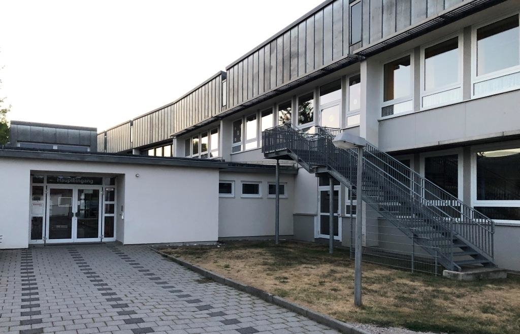 Asbest-Fund in Donaustaufer Grundschule: Ist Sanierung am Standort noch möglich?