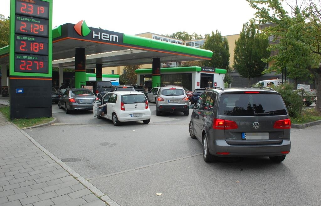 Wer verdient am teuren Sprit? Betreiber über den Wahnsinn an Regensburger Tankstellen