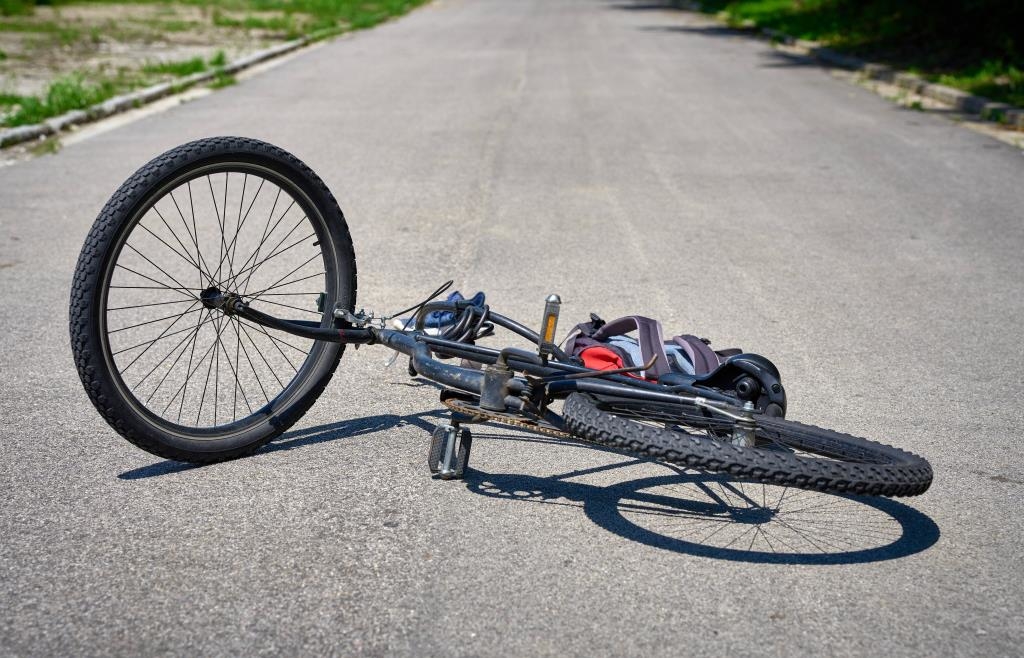 Schwerer Unfall am Regen-Radweg bei Lappersdorf: 18-Jährige prallt mit ...