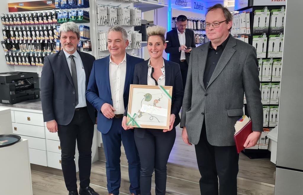 Kirchlicher Segen für neues Elektrogeschäft in Furth im Wald