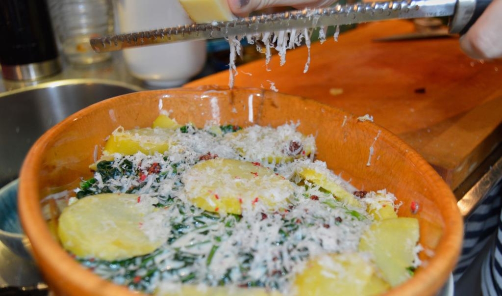 Dieser Wirsing-Kartoffelauflauf hat Pfiff
