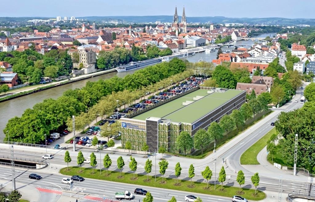 The first picture: This is what Regensburg's most controversial ...