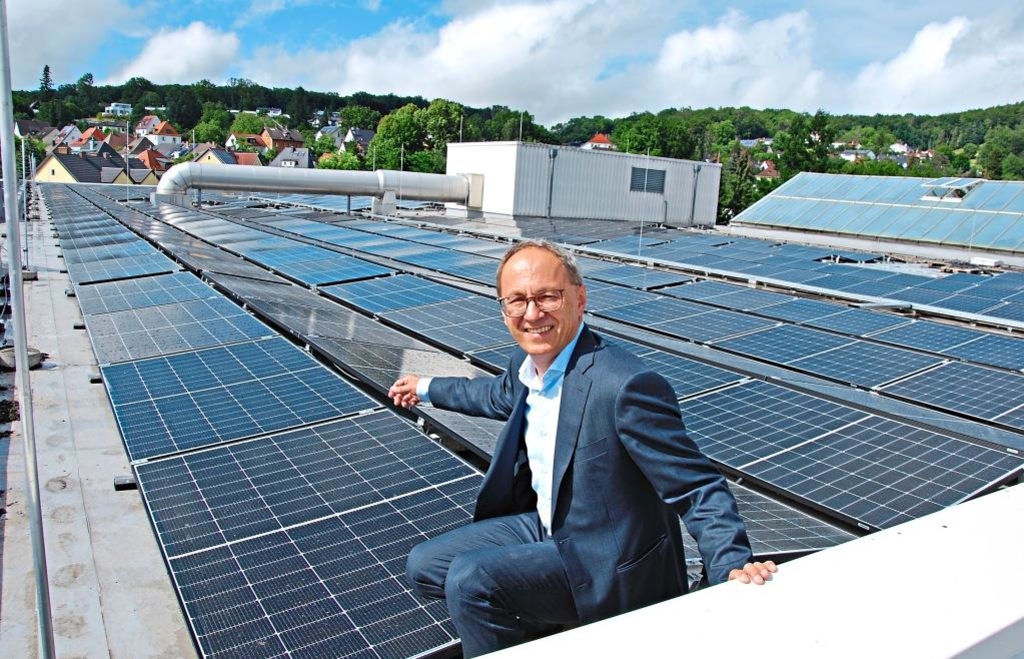 Amberger Möbelhaus produziert reichlich eigenen Strom