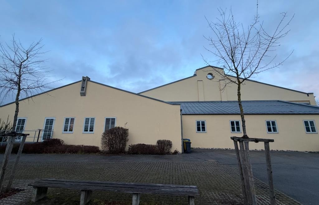 School in Pfreimd pelted with eggs - | Caretaker discovered half-empty box