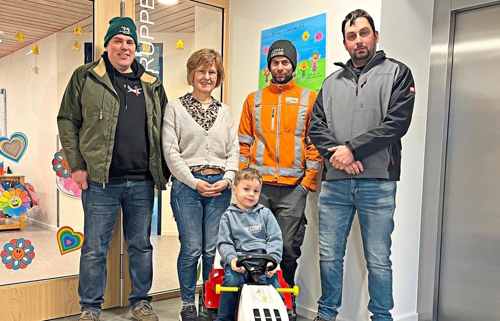 Bei Tretbulldog-Demonstration in Schwandorf Gefährt für Kindergarten