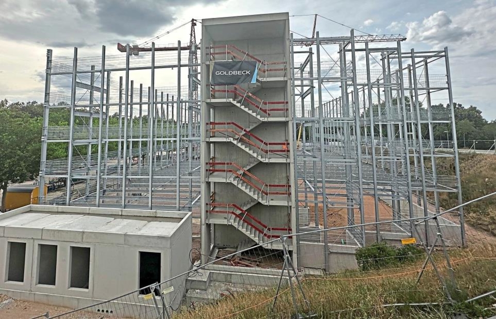 The controversial mobility hub at Unterer Wöhrd in Regensburg is rapidly ...