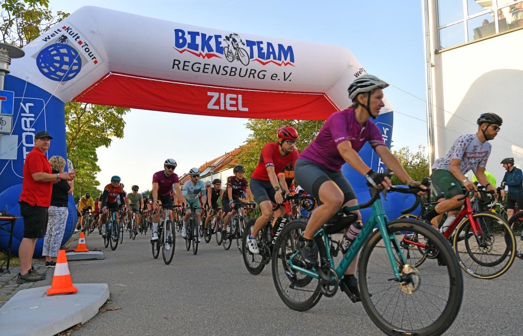 Regensburger Welt-Kult-Tour ging bei bestem Wetter in die 17. Runde
