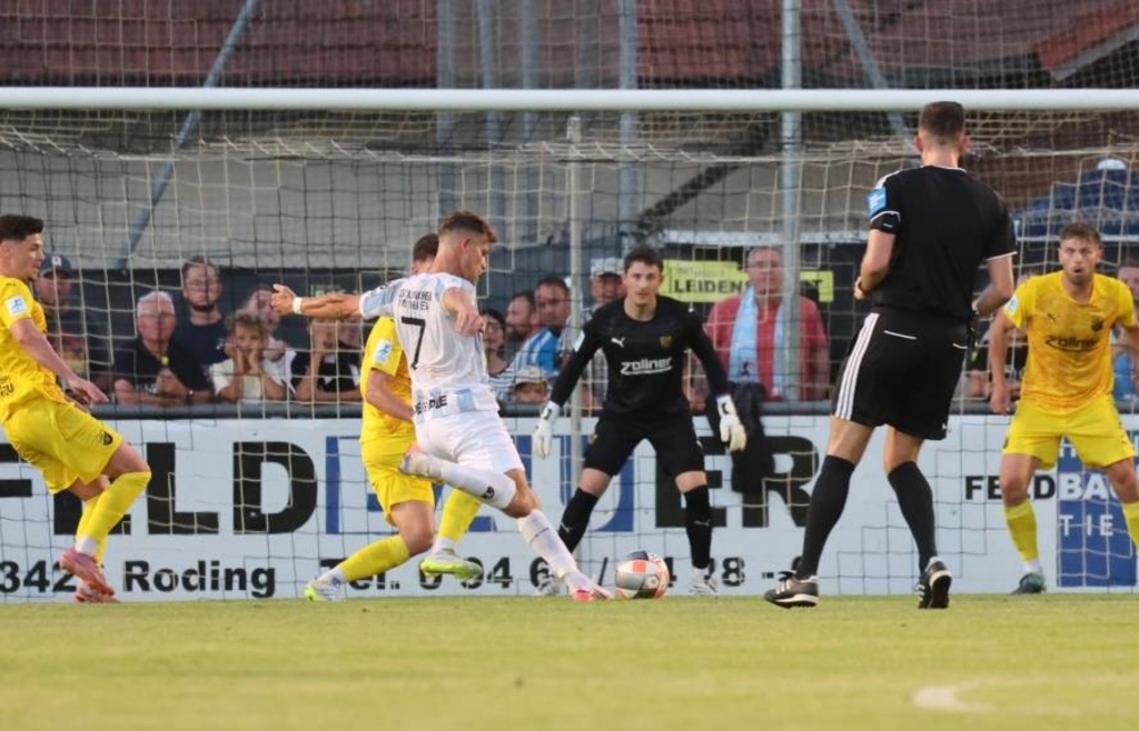 Former Lion Markus Ziereis scores with the last action of the game to make ...