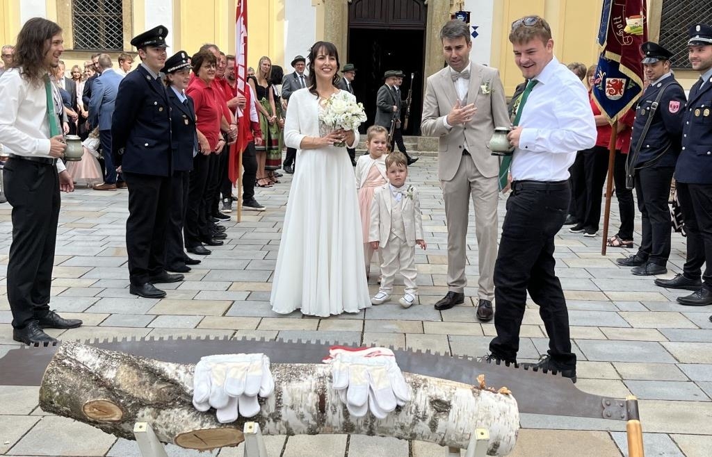 Katharina und Mathias Lichtenwald geben sich in Riechnbach das Ja-Wort