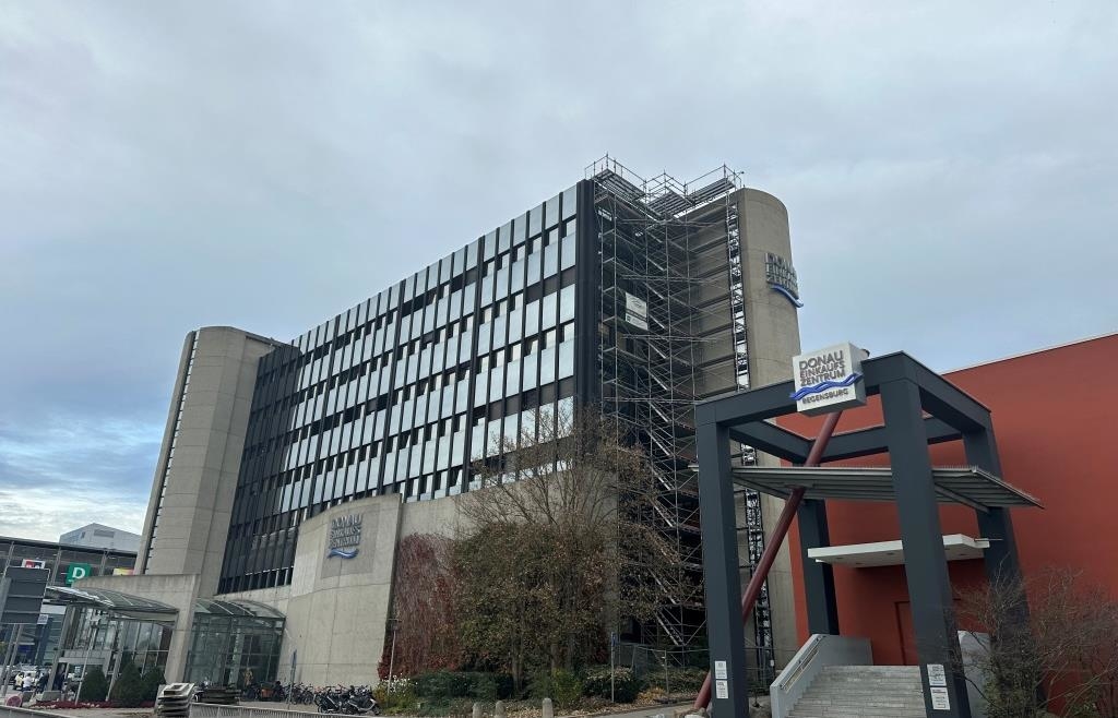 „Fühle mich weggeworfen“: Donau-Einkaufszentrum Regensburg entlässt 16 teils langjährige Putzkräfte