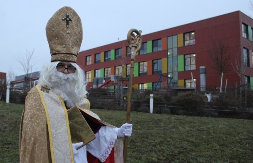 Zu Besuch bei krebskranken Kindern: Das ist der Nikolaus im Uniklinikum ...